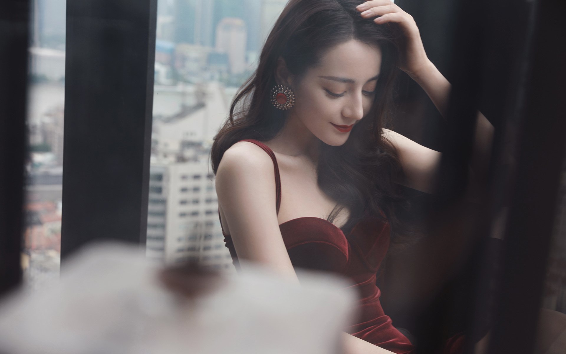 东莞大风吹动高空工人，现场惊心动魄，东莞大风车是什么意思